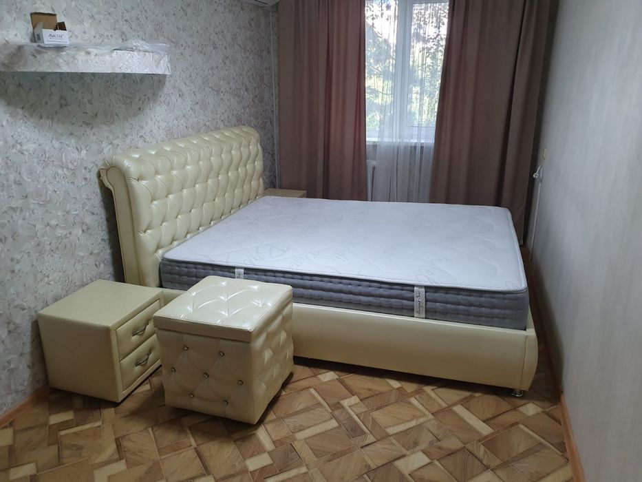 Продам спальный гарнитур с матрасом. Состояние хорошее.