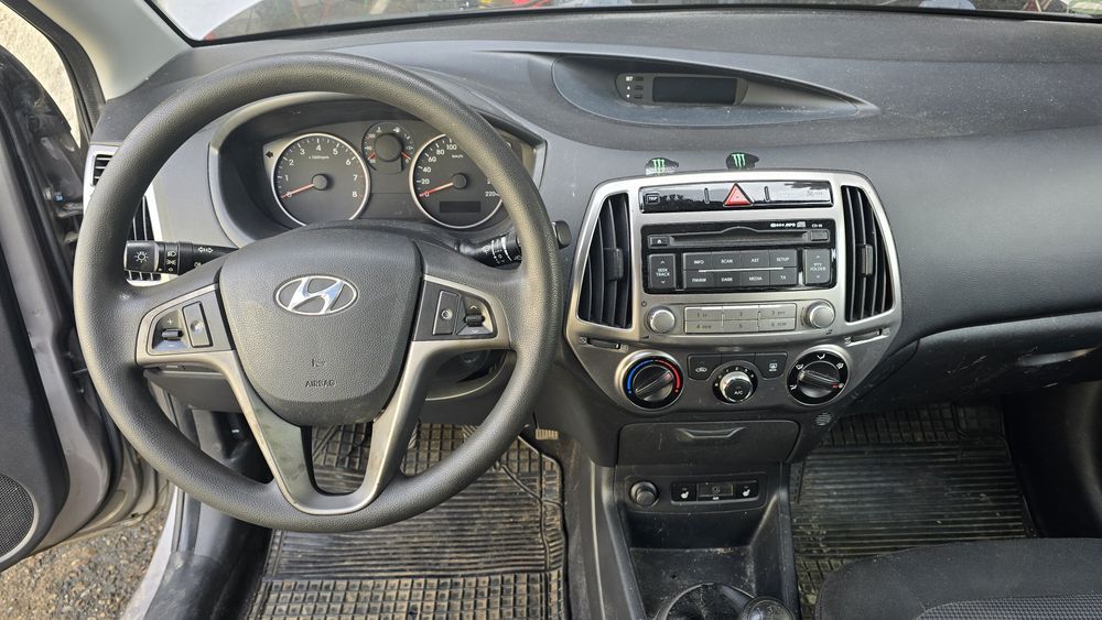 Vând hyundai i20 avariat