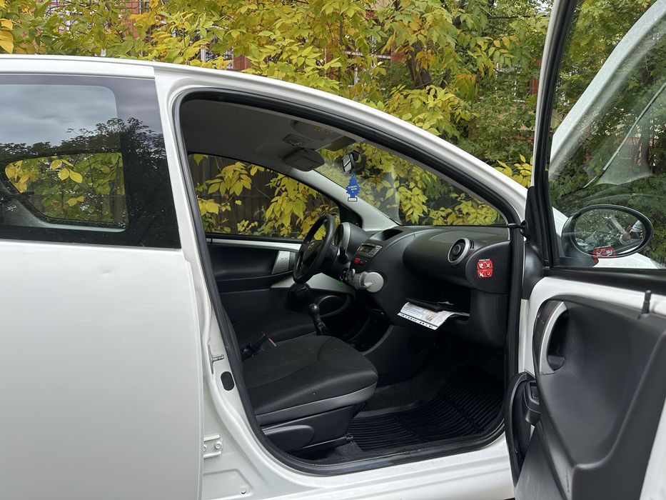 Toyota Aygo 2014 1.0 benzina 70cp EURO 5 consum mic stare impecabila