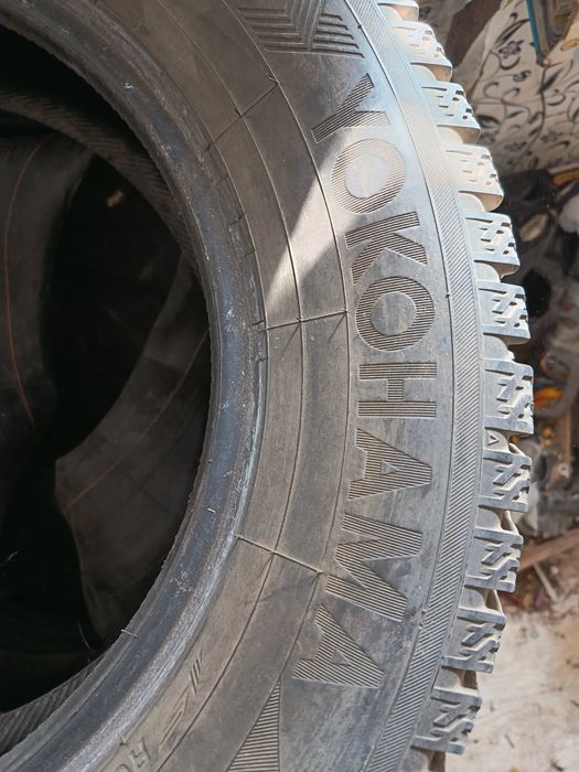 Продам шины зимние в нормальном состоянии YOKOHAMA