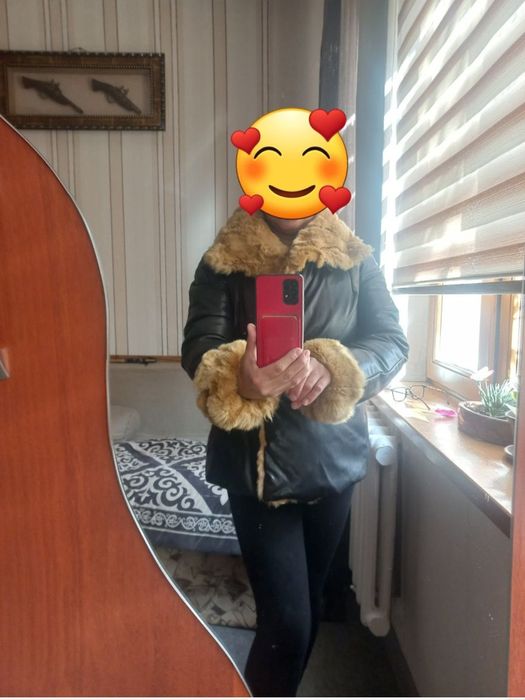 Продам кожаную тёплую, с мехом куртку, размер 44- 48