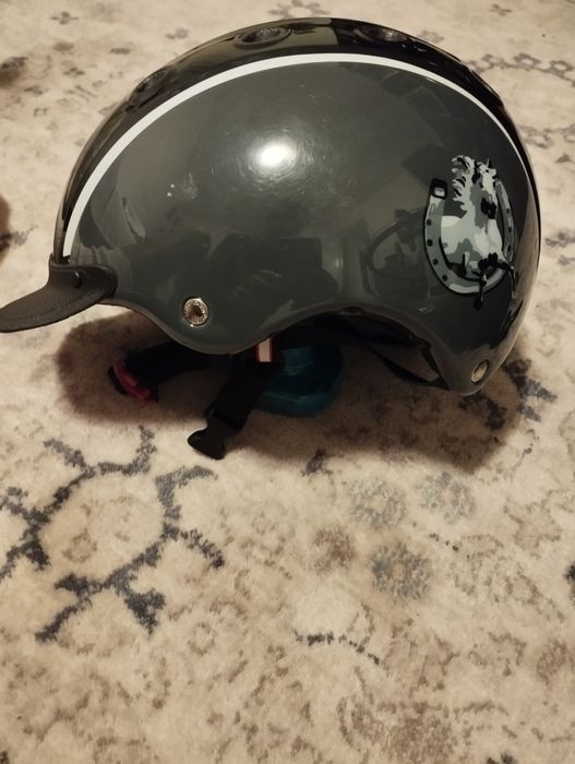 Cască echitație în condiții foarte bune.