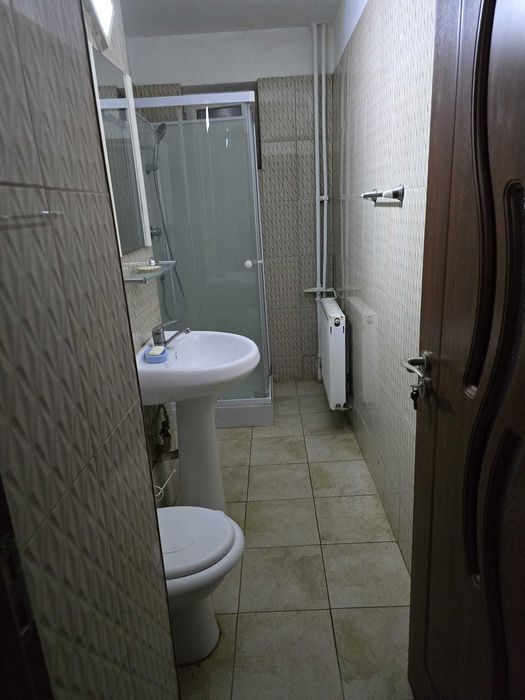 Vând apartamet 2 camere, parter, Ploiești – mobilat complet, 46.000 €