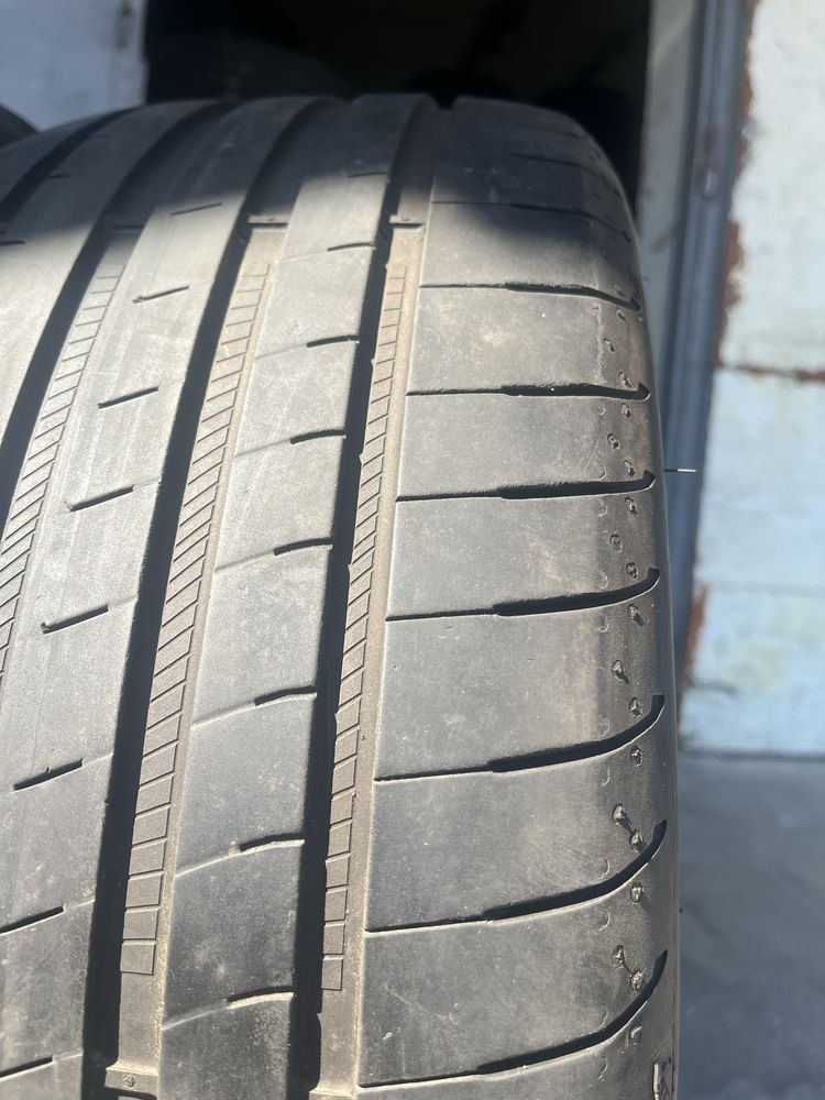 2 бр. летни гуми 245/45/18 GoodYear DOT 0323 5,5 mm