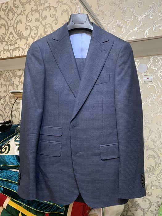 Мужской костюм от итальянского бренда Albione