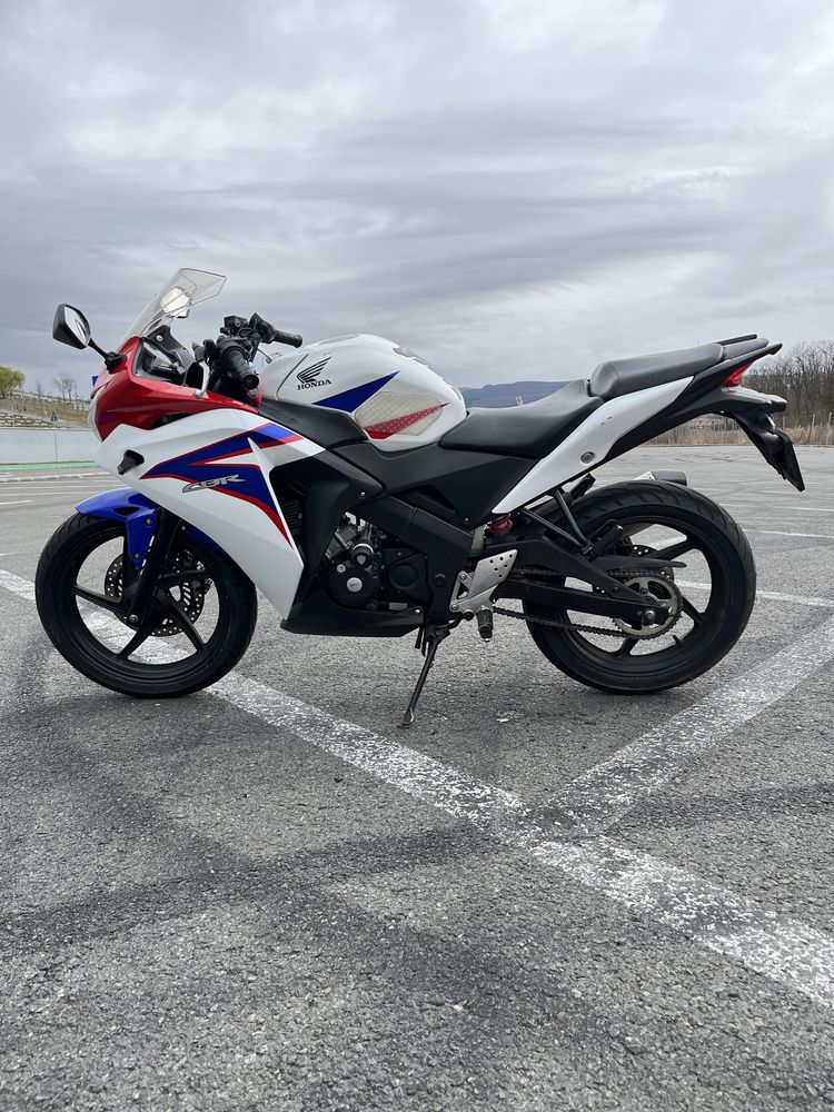 Vând Honda Cbr 125