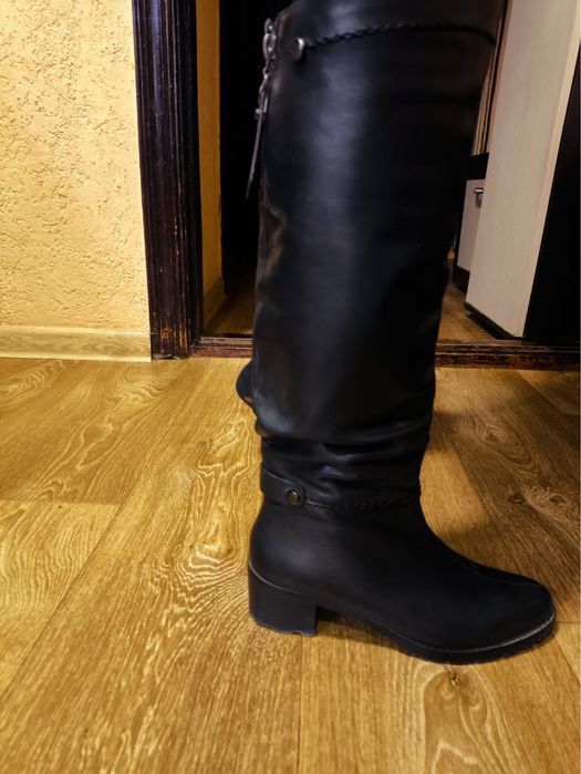 Продам женские сапоги