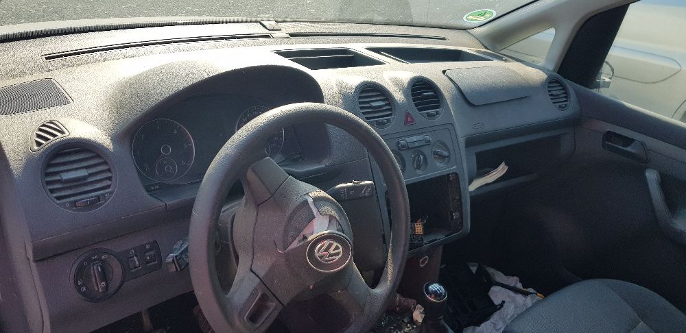 Продавам VW Caddy 1.6 TDI/102 коня, 06.2014г. на части