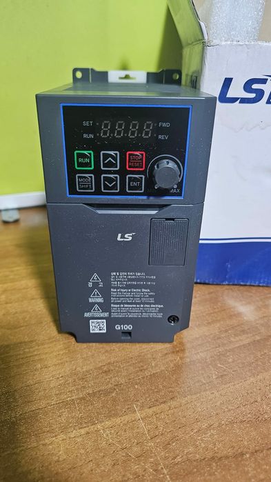 Invertor de frecvență trifazat LSL V0008G 100-4EOFN
