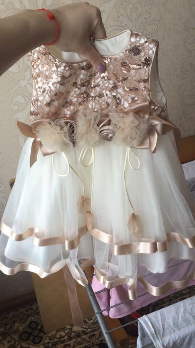 Продам платья красивые