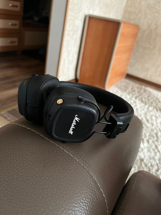 Продам наушники Marshall Major IV