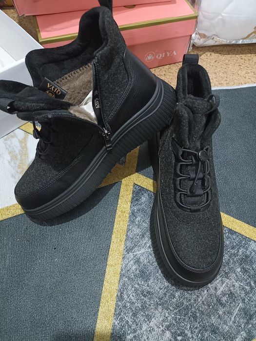 Продам новые зимние ботинки