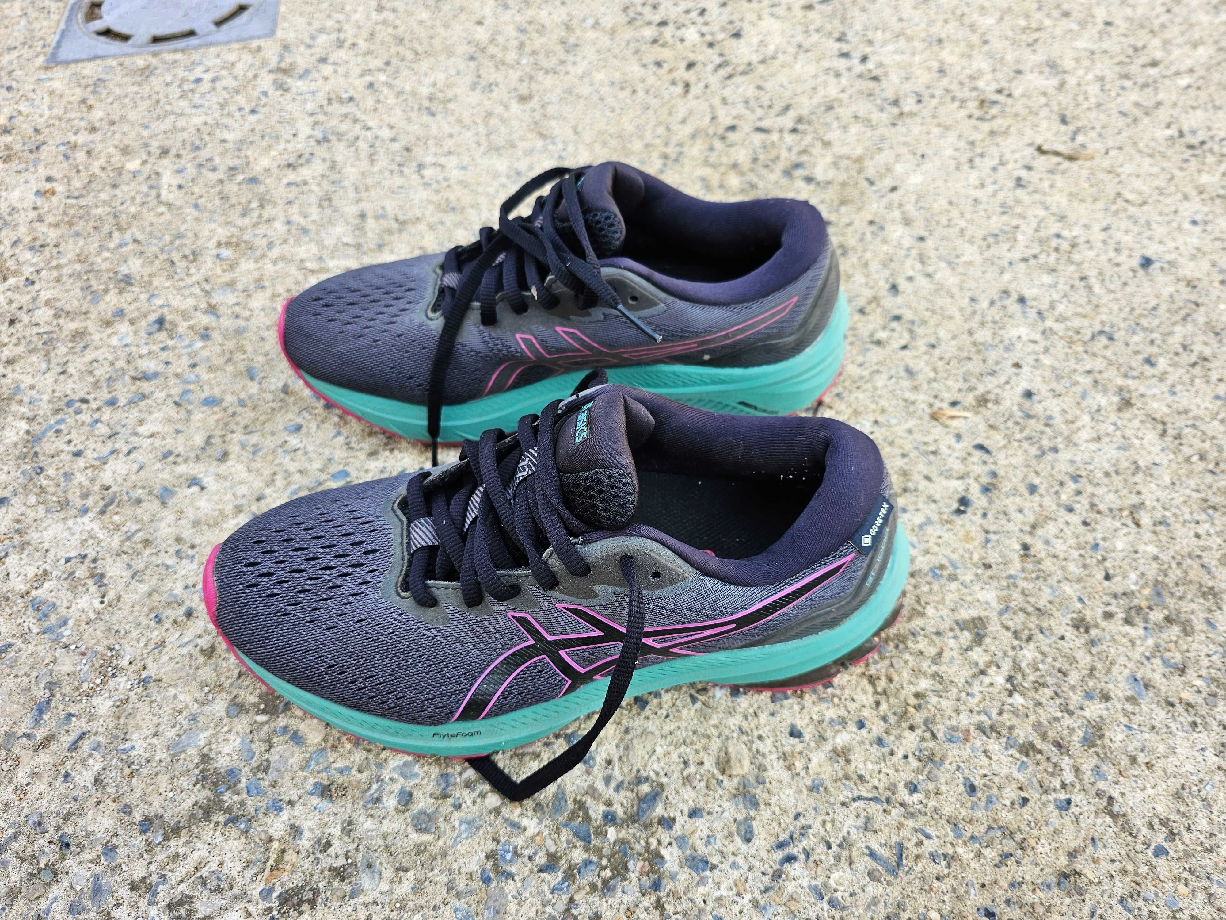 Маратонки ASICS Gore tex 37.номер. Перфектни.