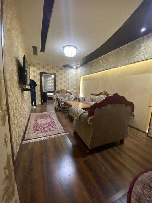 Ц-5 4-комн 1/4 87 м² кирпич 2х6 м балкон ремонт можно под офис 2-линия