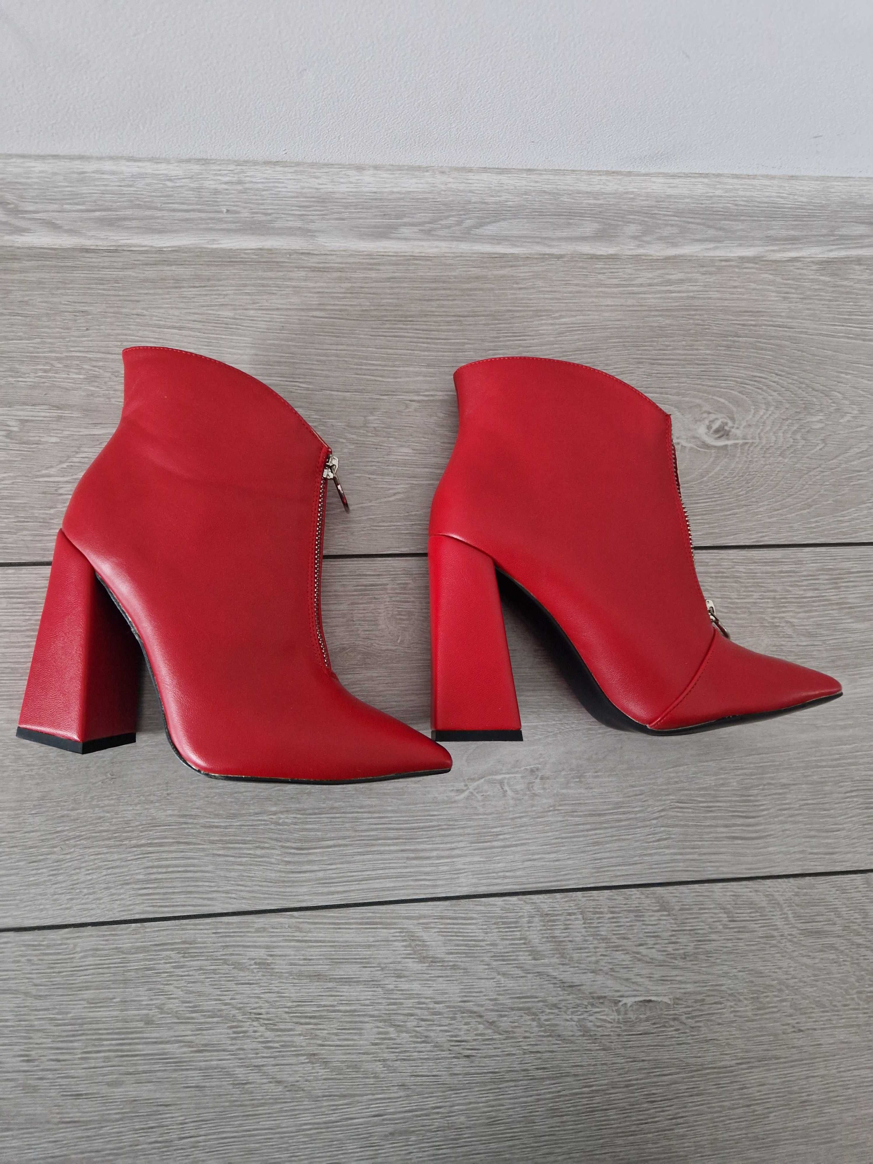 Botine / ghete rosii toc gros si varf ascutit marime 37