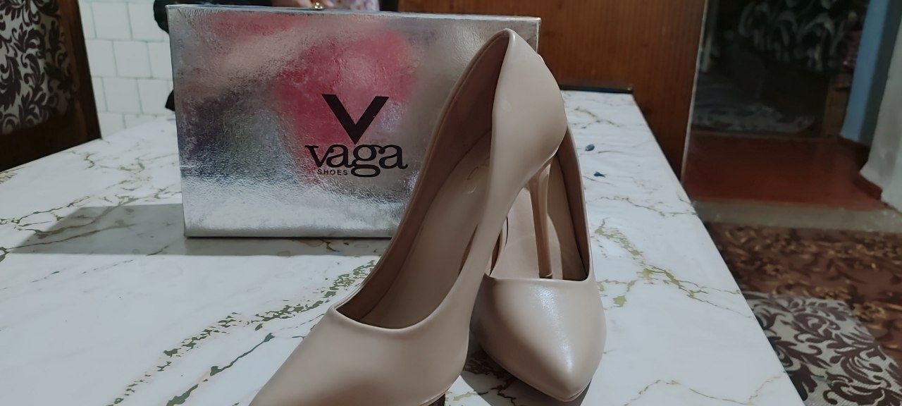 Каблуки от бренда " vaga" shoes  .Бежевый цвет . Есть запасной каблук