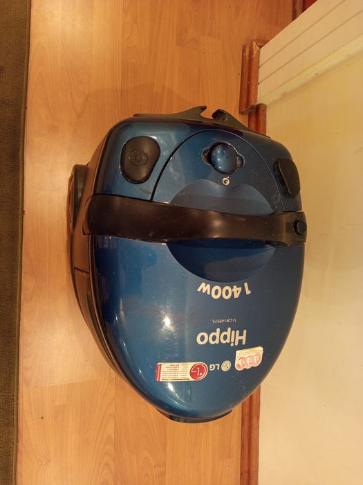 Продам . Пылесос моющий .