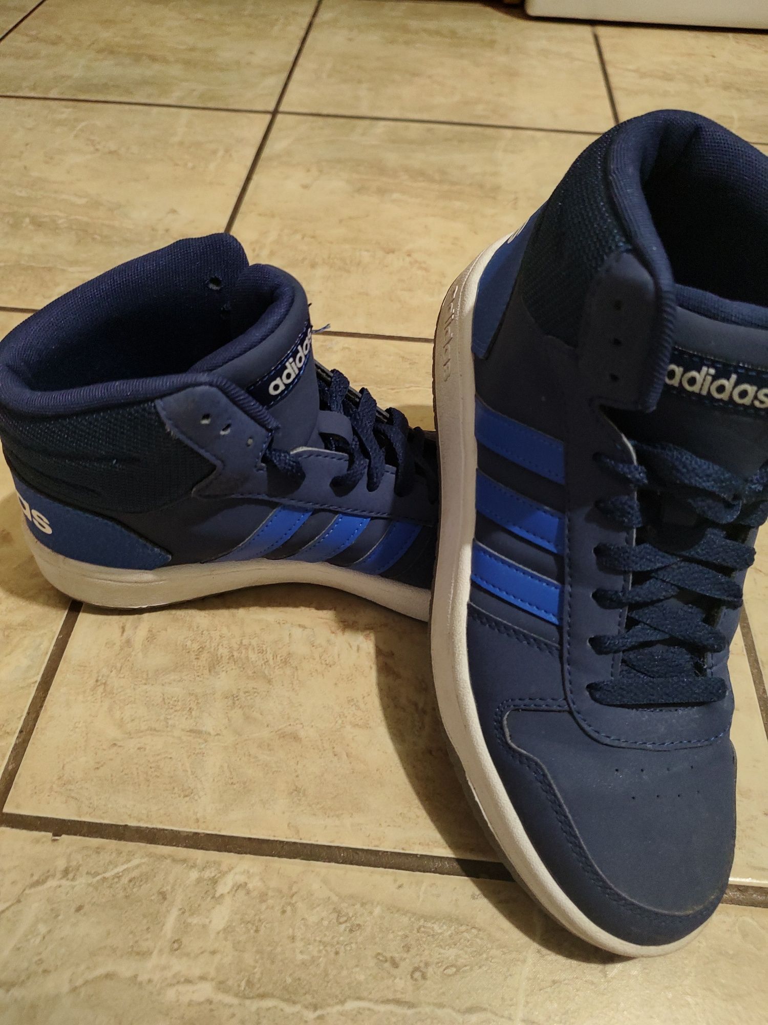 Vând Adidas mărimea 40