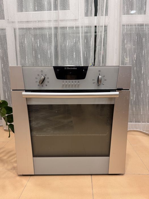 Встраиваемая духовка б/у Electrolux