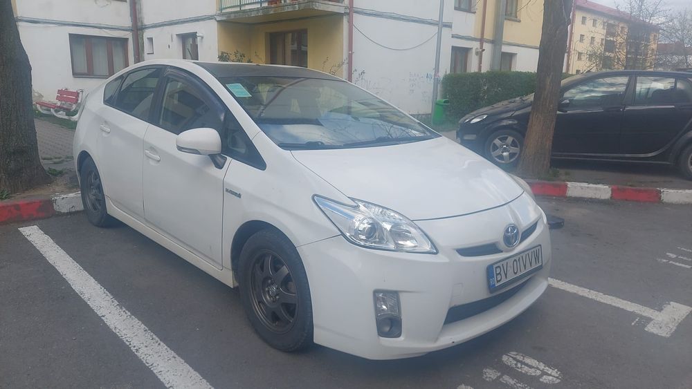 Inchiriez Toyota Prius 3 Hybrid+GPL pentru Delivery Glovo/Wolt