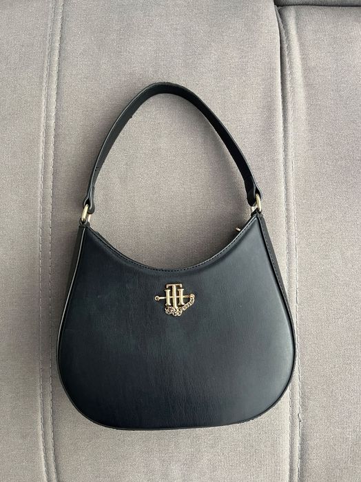 черна чанта Tommy Hilfiger
