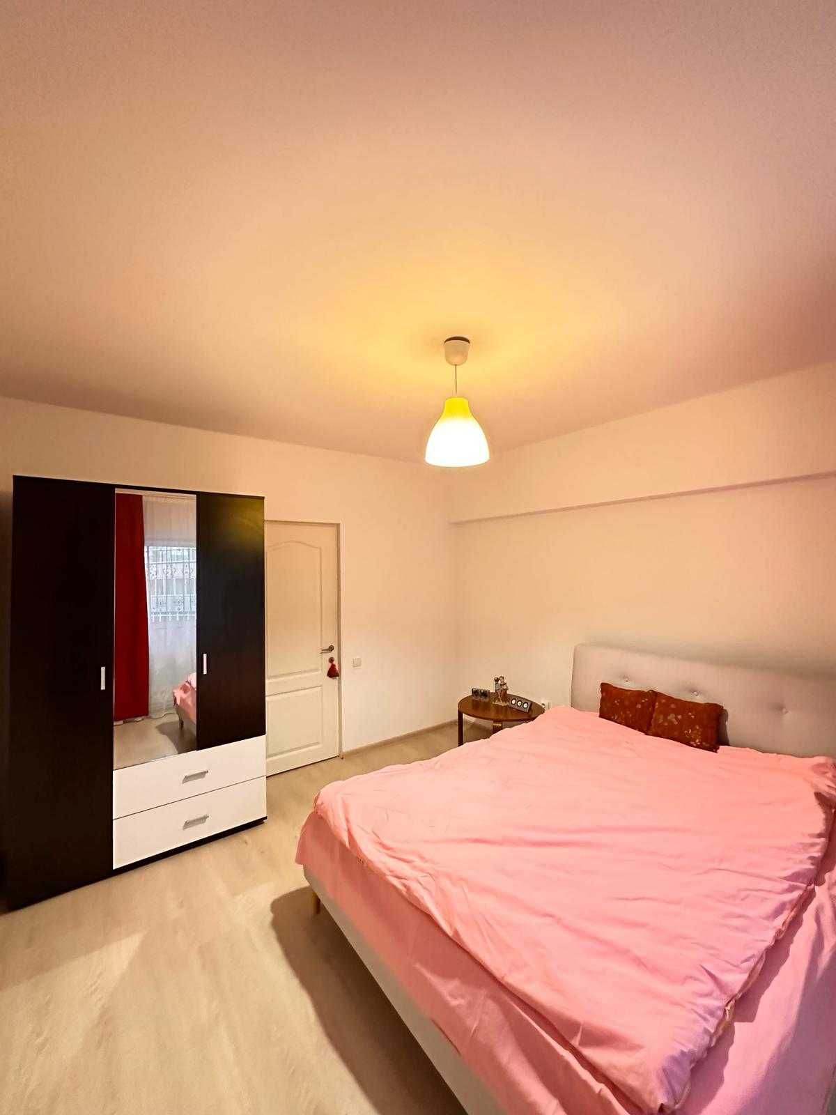 Vand Apartament CENTRAL cu 4 camere la preț excelent de 105.000 euro