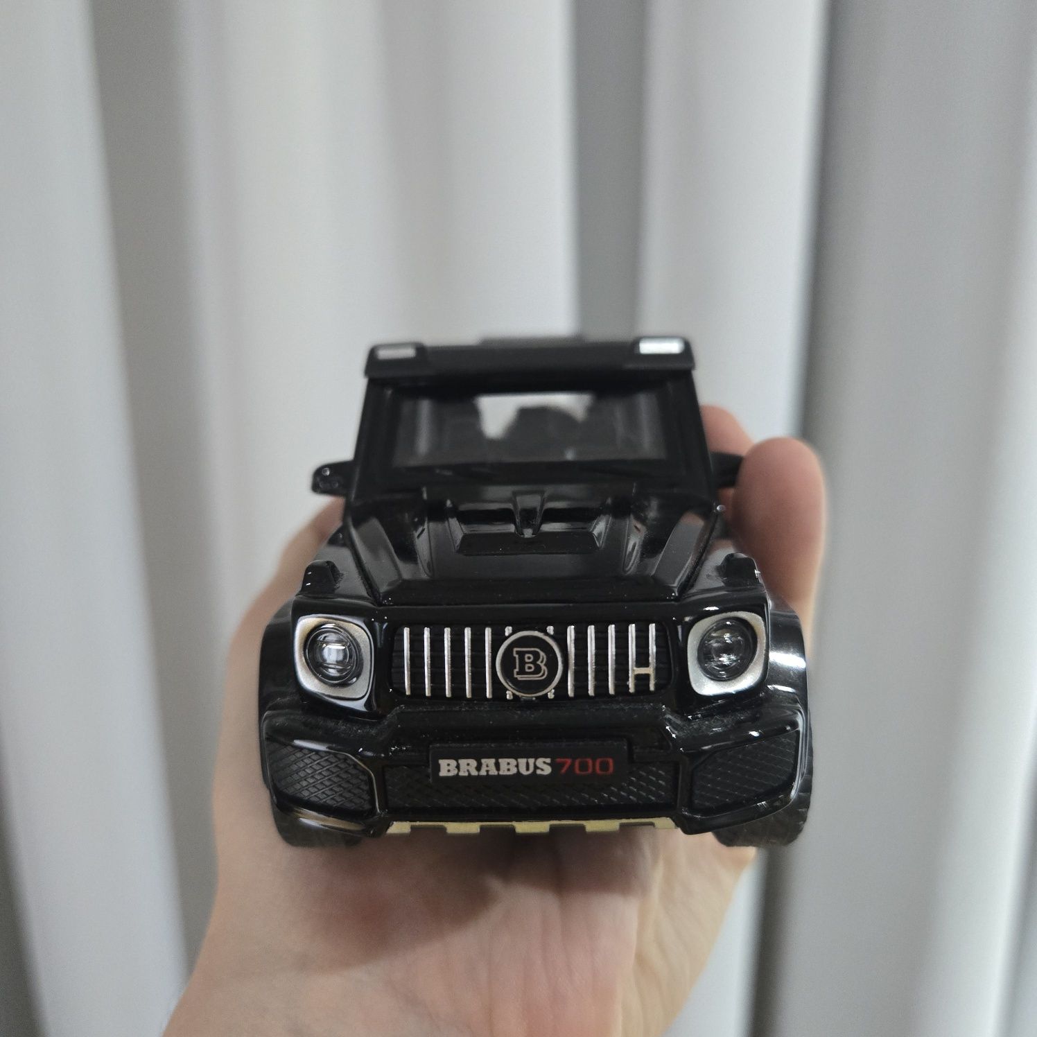 Моделька 1:32 Mercedes-AMG G63 Brabus 700