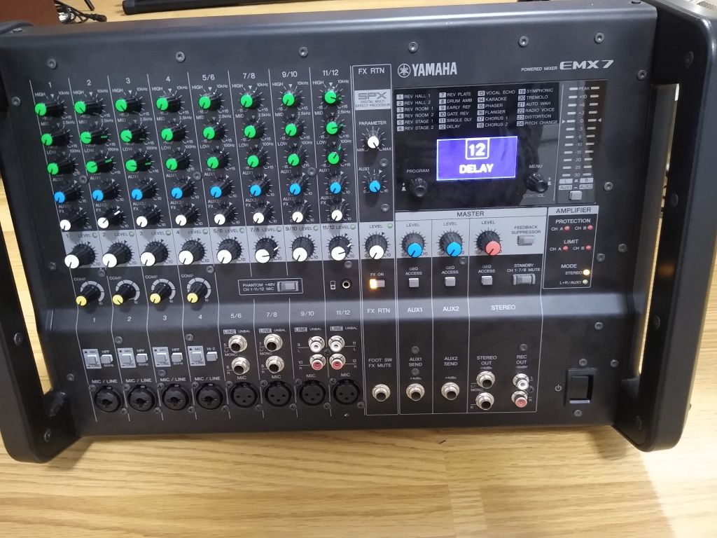 Mixer activ Yamaha EMX 7
