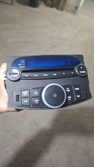 Продается автомагнитола от Сапарка.Отлично работает ИДЕАЛ состояное.