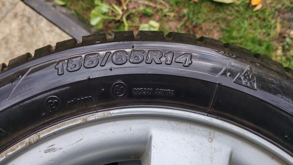 Vând jante aluminiu R14 ET45 cauciucuri iarnă 155/65 R14aproape noi