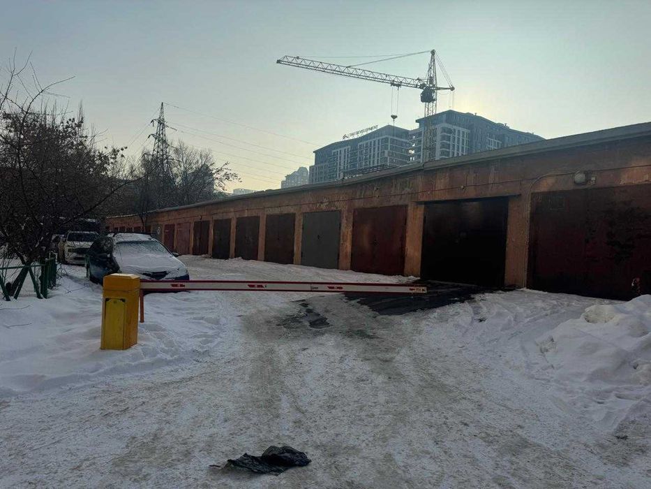 Сдам - ГАРАЖ 18 м² / просторный, полностью закрытый и крытый