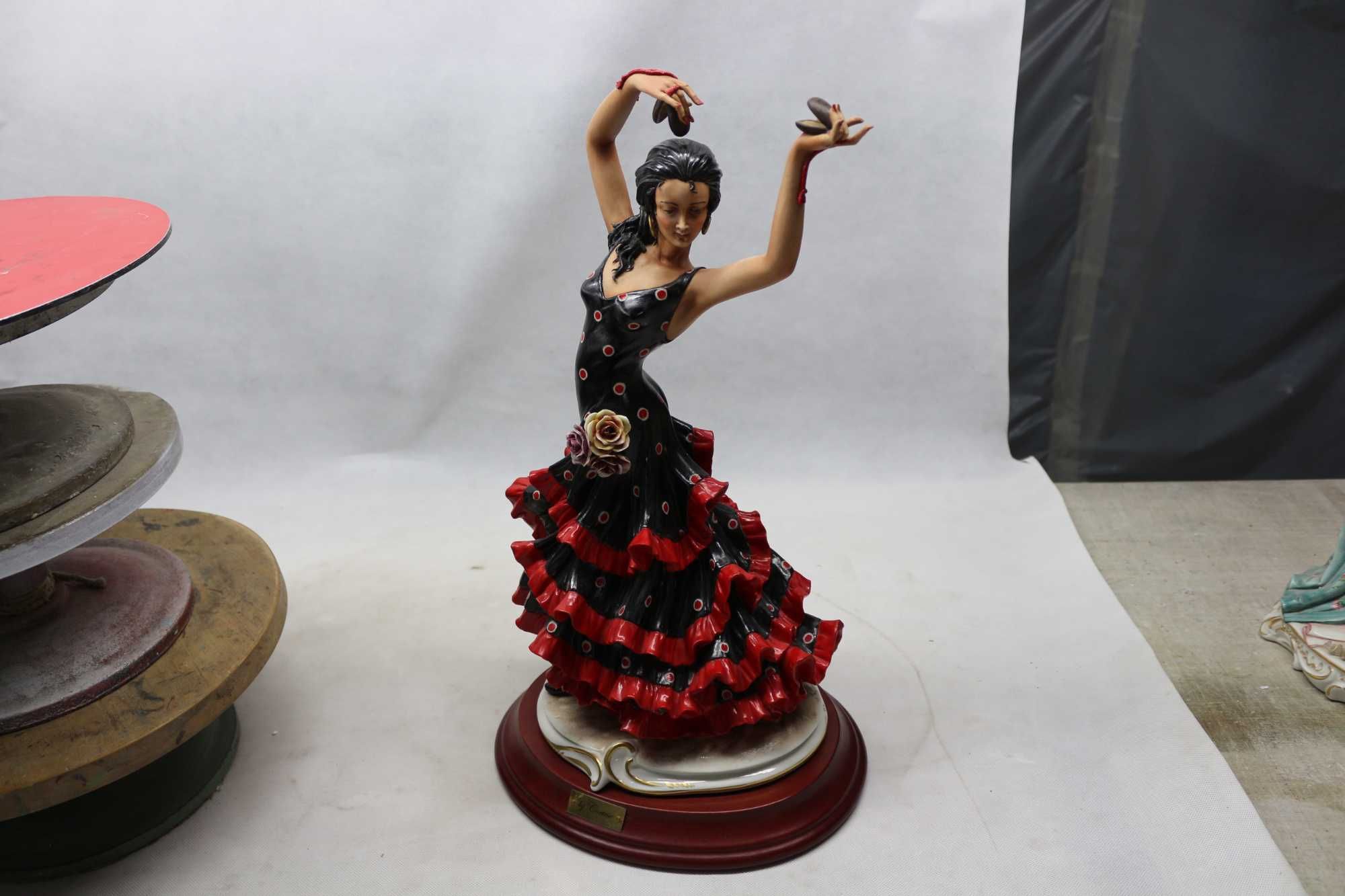 Статуэтка из фарфора Кармен Италия Capodimonte