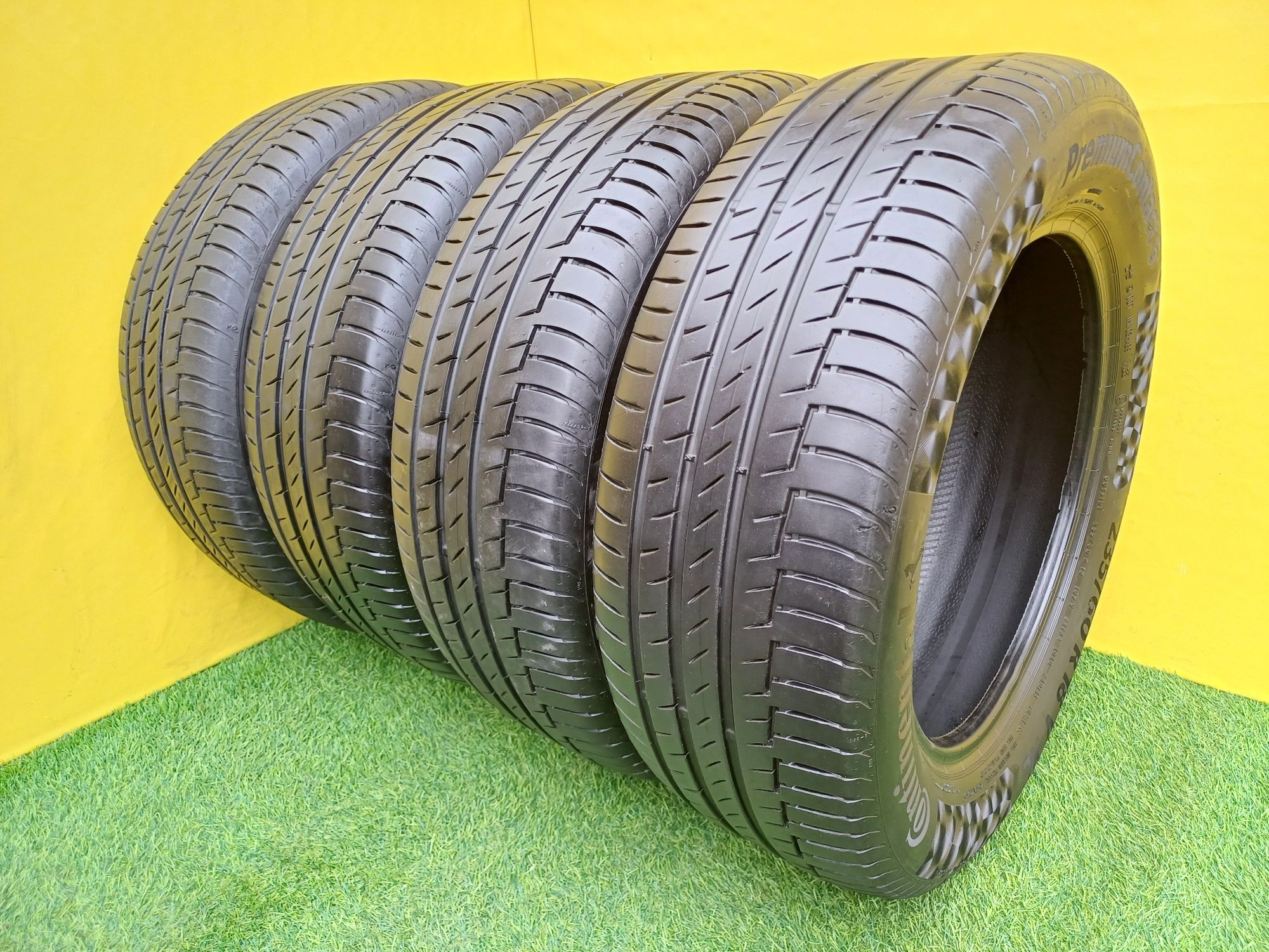 Шины 235/60 R18 Continental комплект.