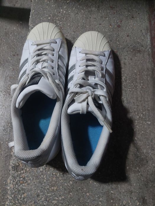 Vând Adidași ca și noi