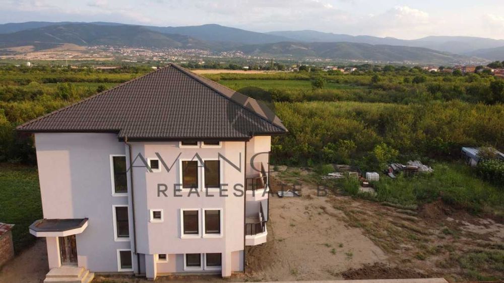 Продава се Къща в Пловдив, Коматево - 730 кв.м за 600 €/кв.м - Снимка #2