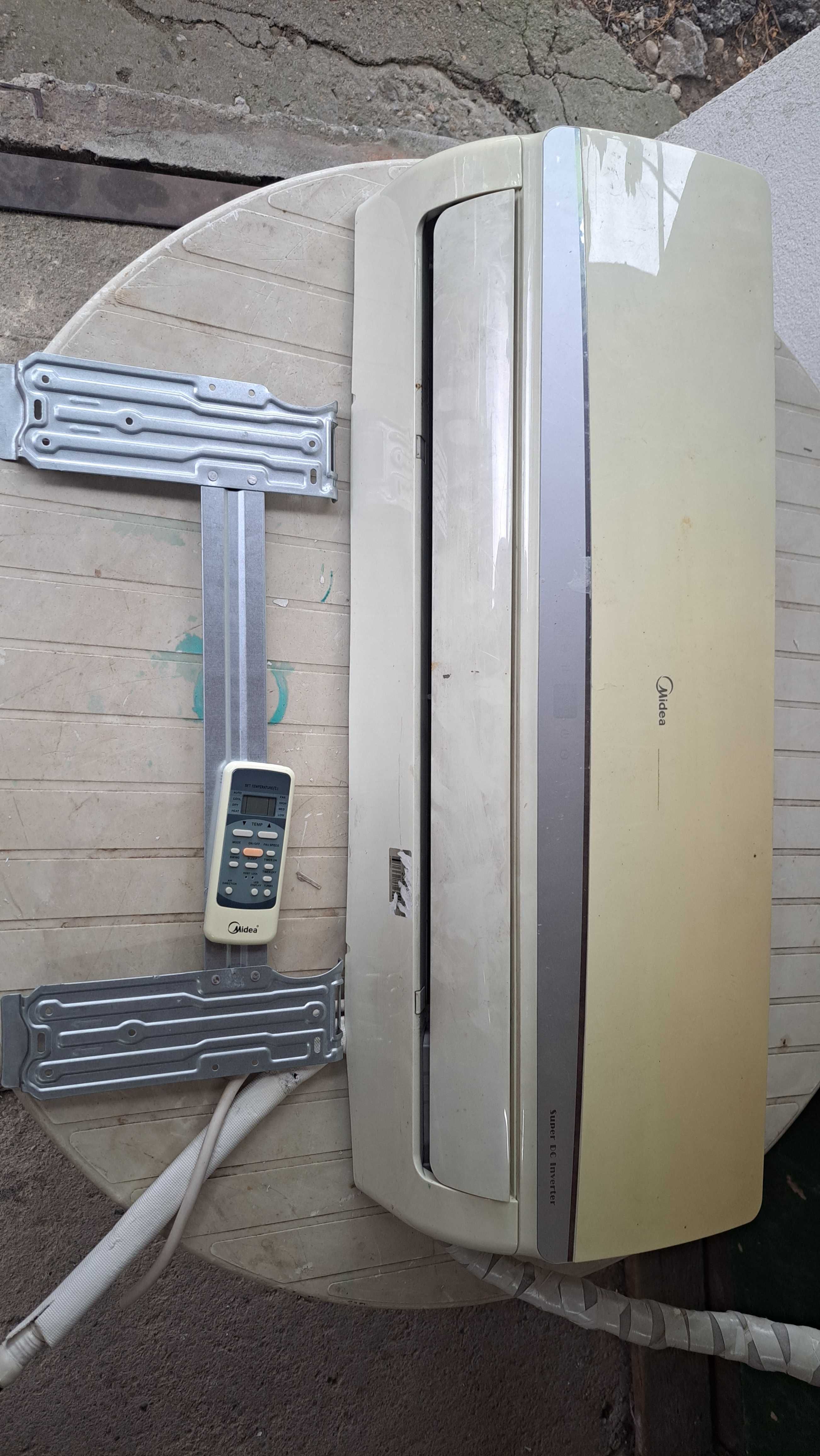 Инверторен климатик Midea 12