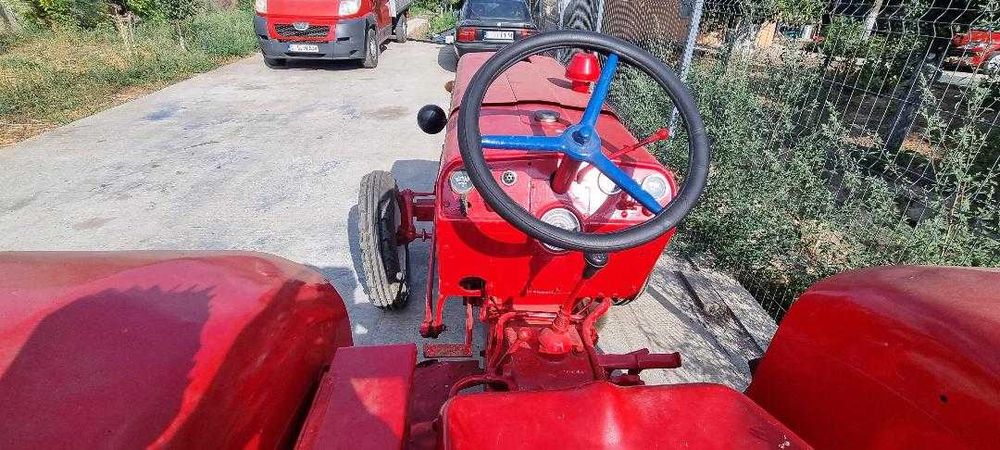 Tractor Mccormick 45 cp cu  remorca aro