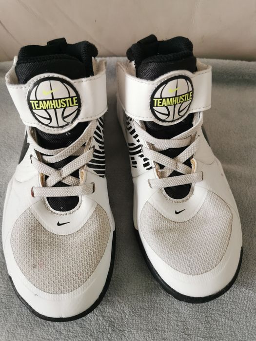 Pantofi sport Nike Teamhustle 30