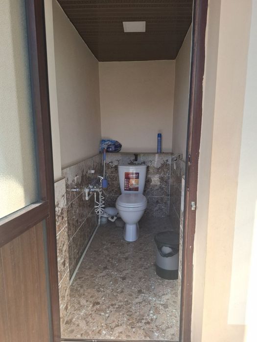 Срочна ховли сотилади