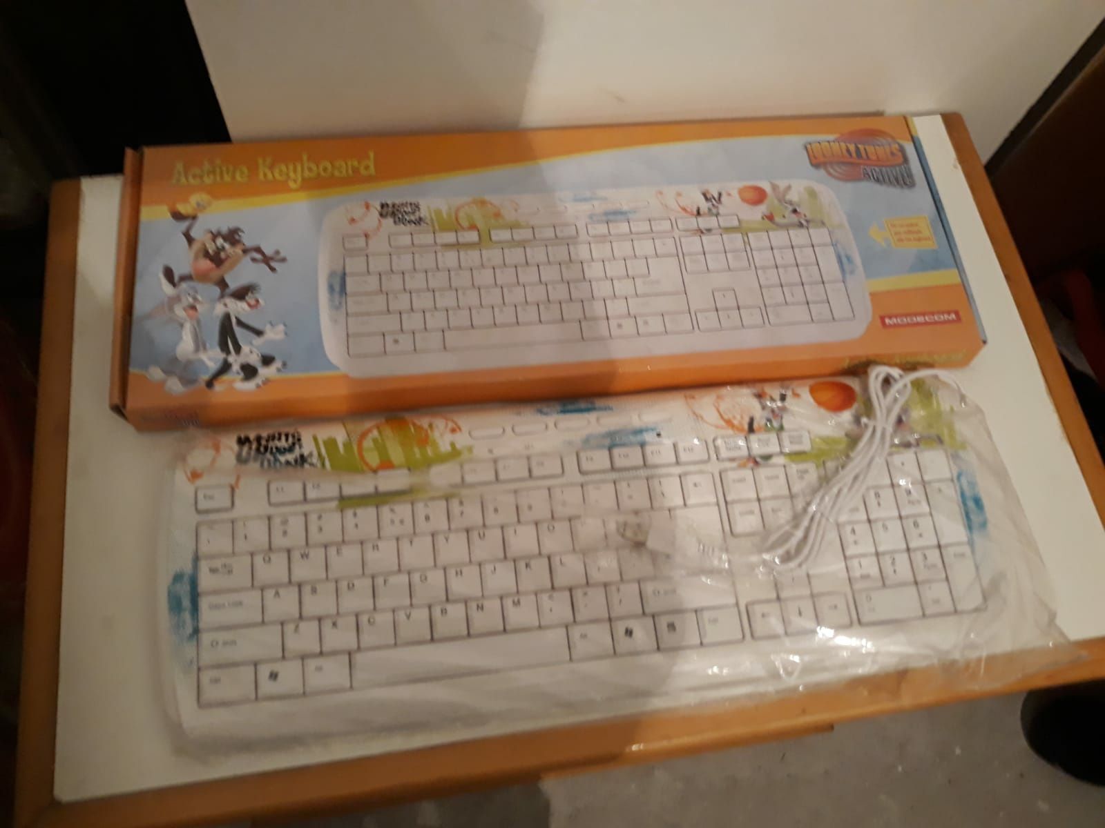 Tastatura alba cu desene animate