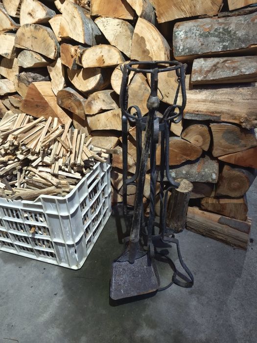 Метални аксесоари и стойка  от ковано желязо за камина и барбекю