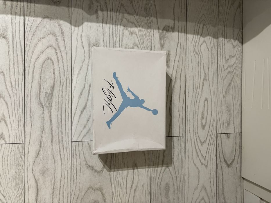 Air Jordan 4 Retro University Blue