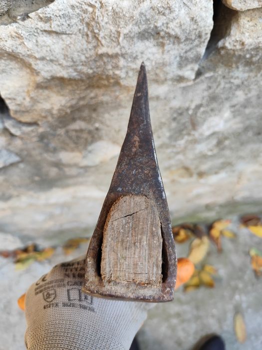 Брадва за дърва..