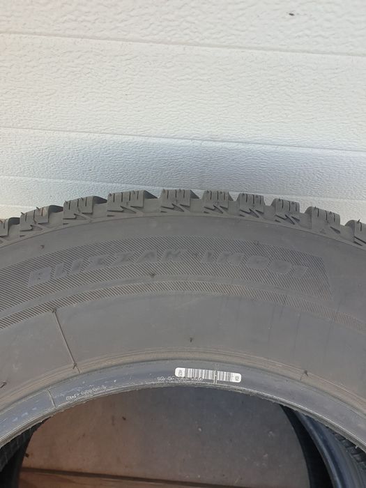 Зимни гуми 2 броя BRIDGESTONE Blizzak LM001 205 70 R16 дот 2421