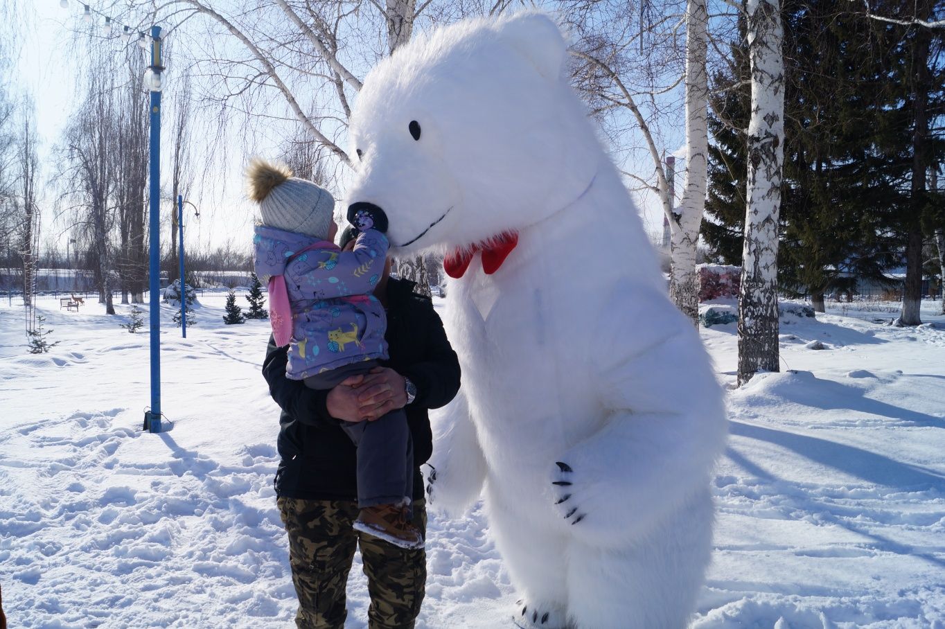 Белый большой Мишка