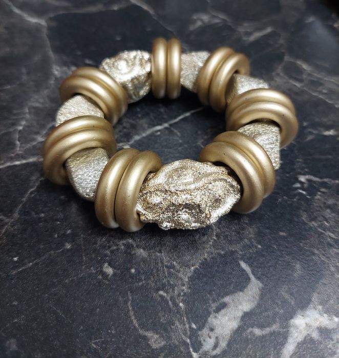 Ластична гривна златиста