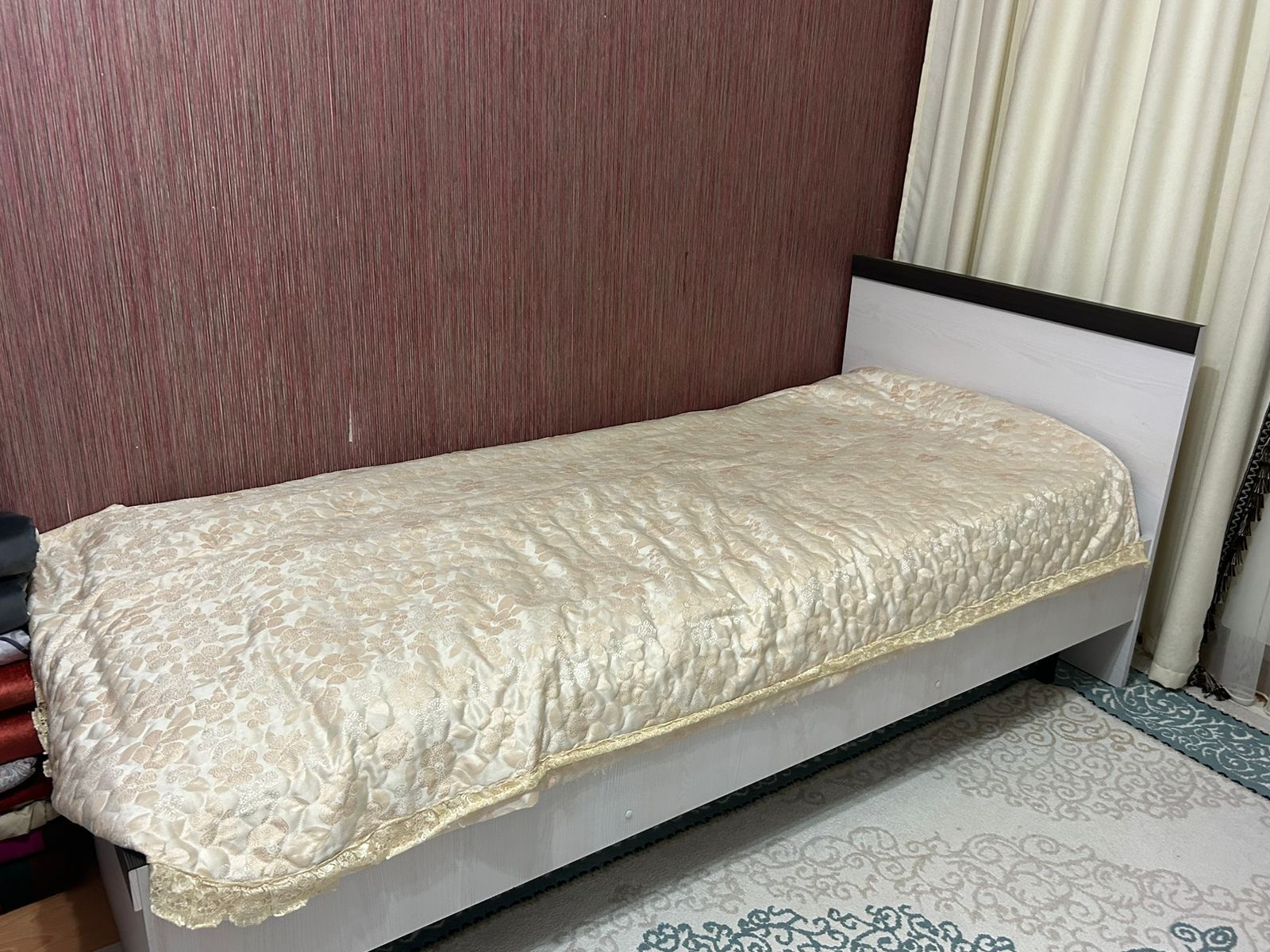 Продам кровать длина 2 метра ширина 95