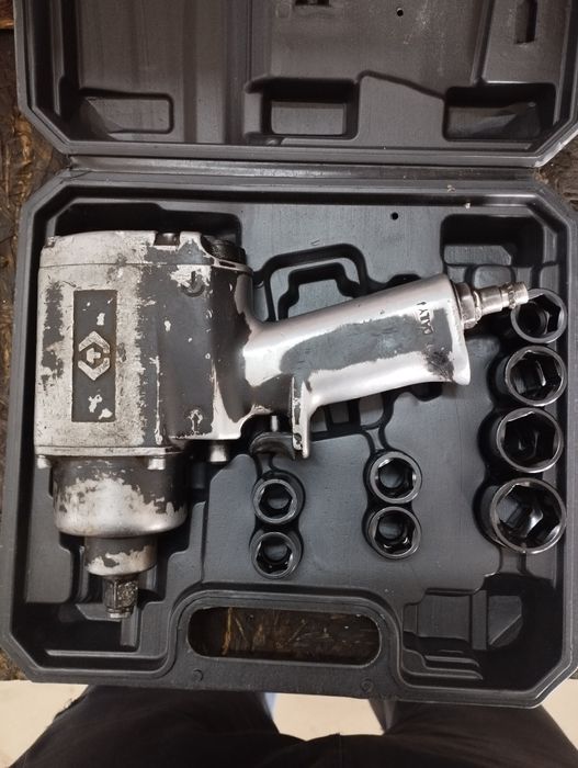 Продам пневмогайковер ударный в рабочем состоянии крутит хорошо.Б/У.