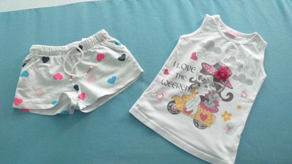 Много красиви фирмени комплекти всеки на 22-40лв.за брой. 3-4г.