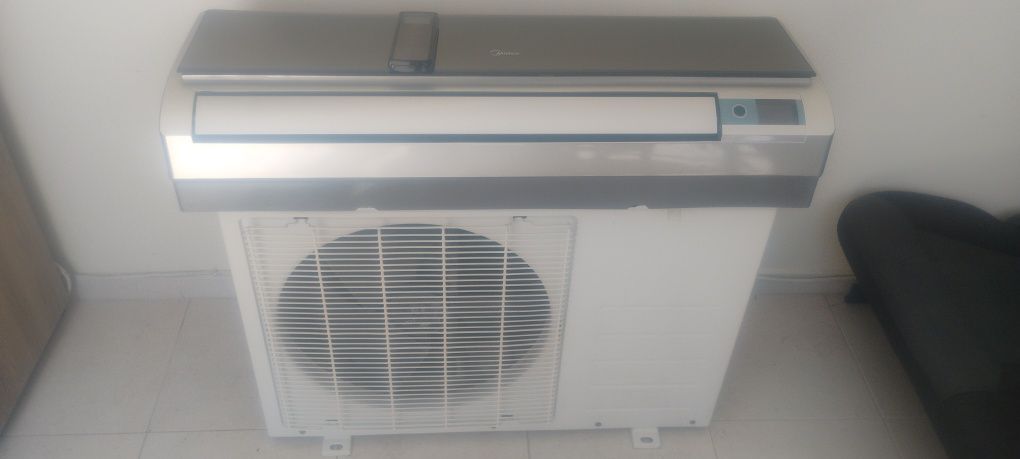 Продавам Midea 12